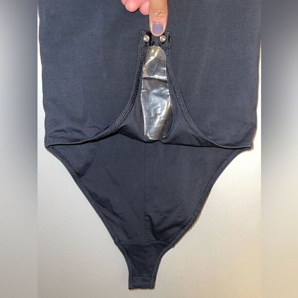 Everlane The Short-Sleeve Crew Neck Bodysuit in Black Size Small - Picture 3 of 7